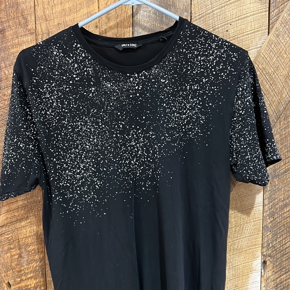 Men’s Only & Sons textured black short sleeve T shirt with curved hem - Picture 3 of 7